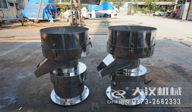 不銹鋼涂料振動(dòng)篩是一種比較受用戶(hù)歡迎的產(chǎn)品之一，主要優(yōu)勢耐酸堿，不生銹，使用壽命長(cháng)。